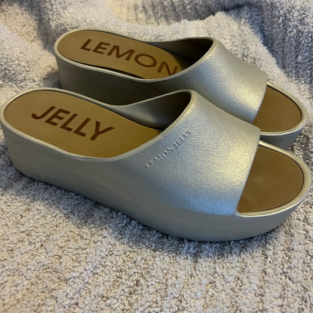 NEW Lemon jelly beach/pool slides
Size 38 7.5 US
Women’s